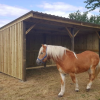 Bosquée et Co, réalise des box pour chevaux, des abris et des carports.